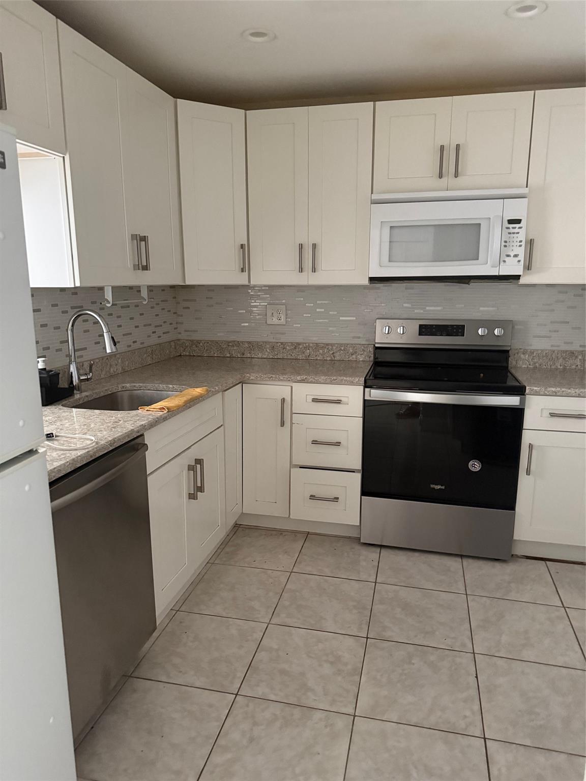 Heritage Circle Condo - Residential Lease