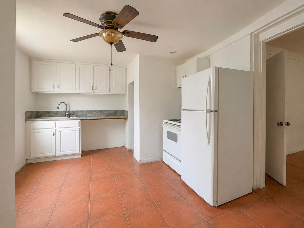 Photo of 6142 SW 40th Court, Miramar, FL 33023 (MLS # B26050885)