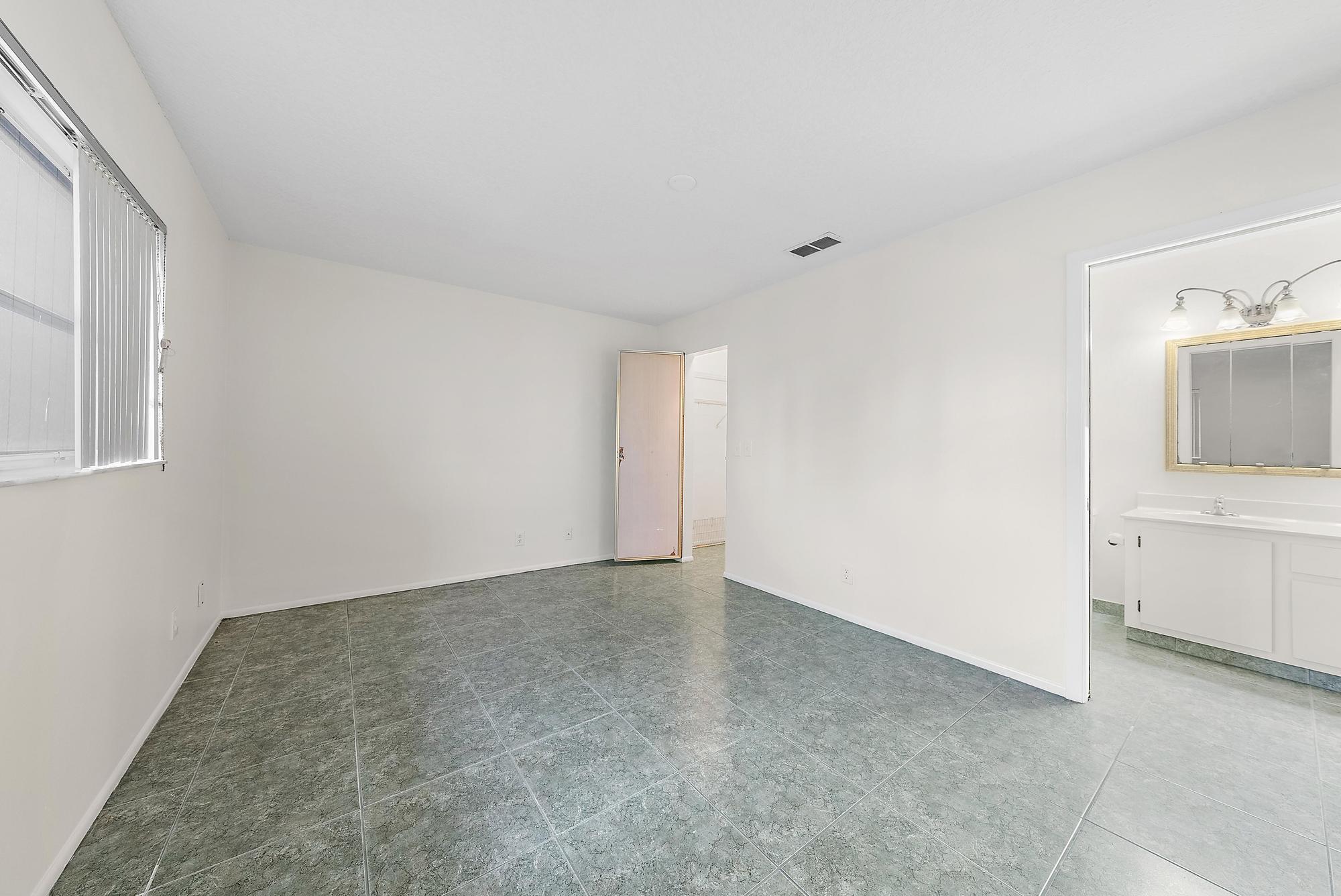 CRESTHAVEN TOWNHOMES SEC - Residential