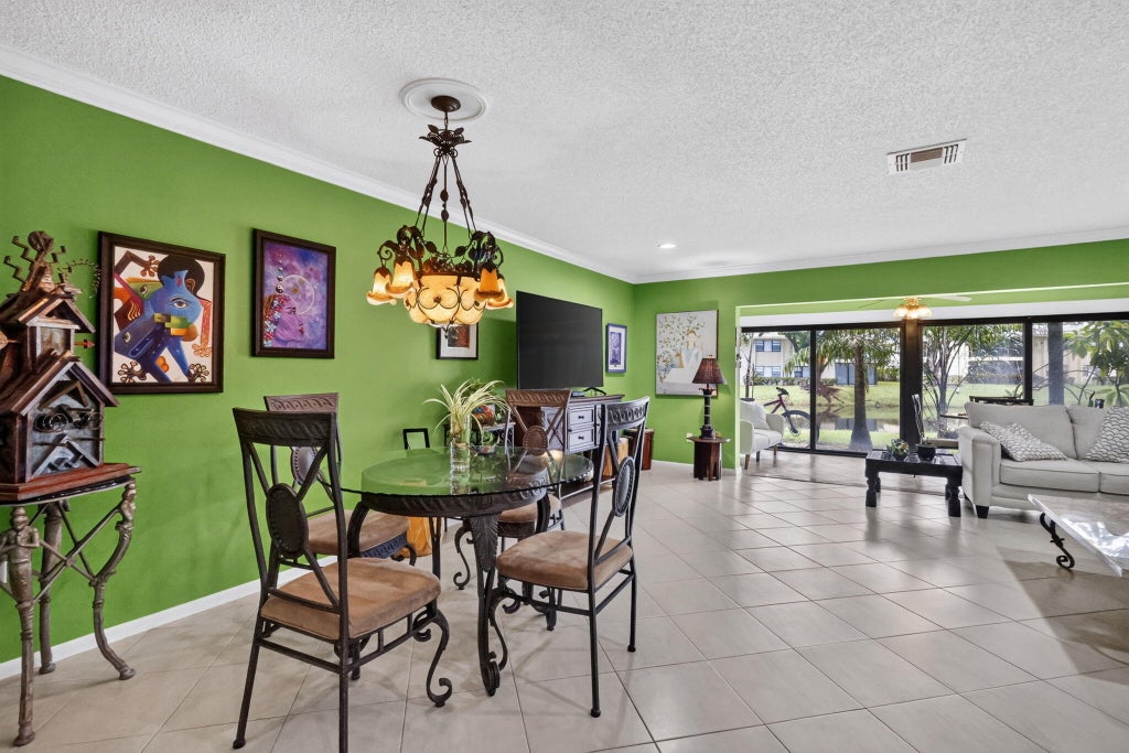Photo of 43 W STRATFORD Lane W #B, Boynton Beach, FL 33436 (MLS # B26082593)