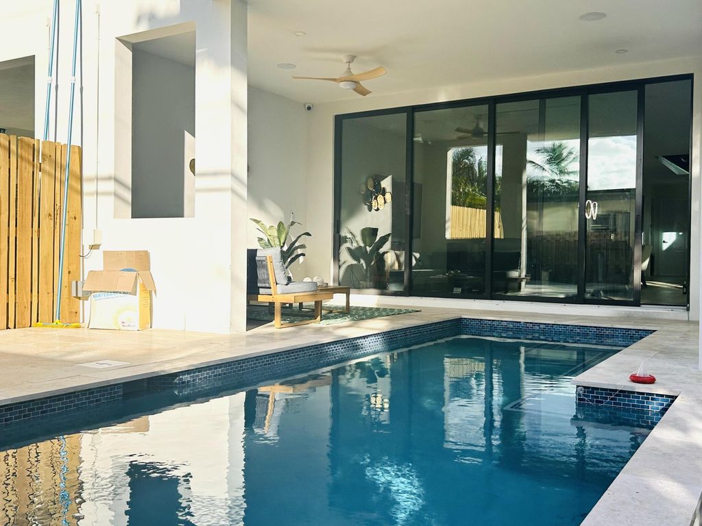 Photo of 1125 NE 17th Avenue, Fort Lauderdale, FL 33304 (MLS # R11136557)