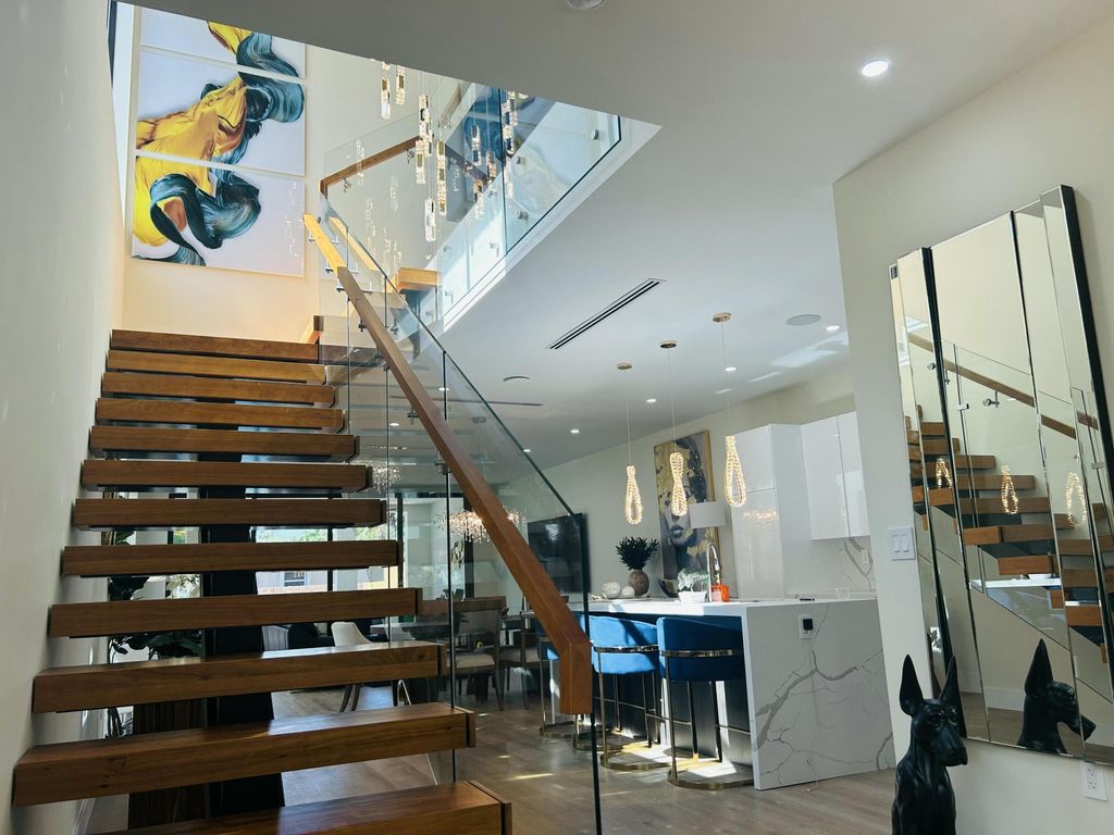 Photo of 1125 NE 17th Avenue, Fort Lauderdale, FL 33304 (MLS # R11136557)