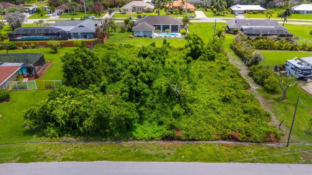 Photo of 2012 SE Giffen Avenue, Port Saint Lucie, FL 34952 (MLS # B26032501)