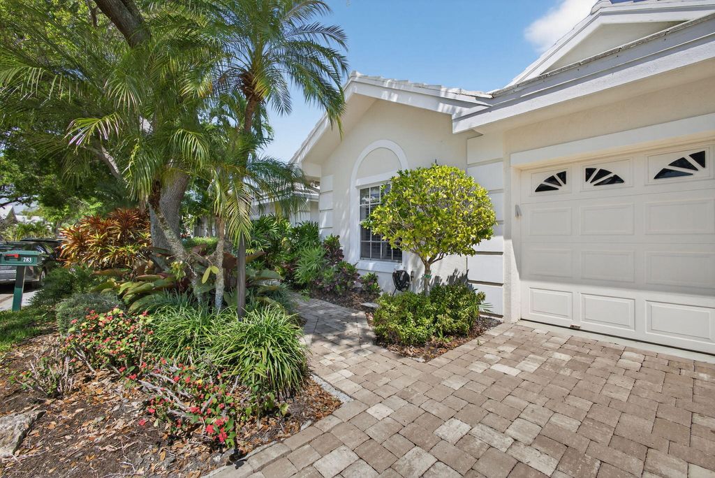 Photo of 283 Canterbury Drive W, Palm Beach Gardens, FL 33418 (MLS # B26007802)
