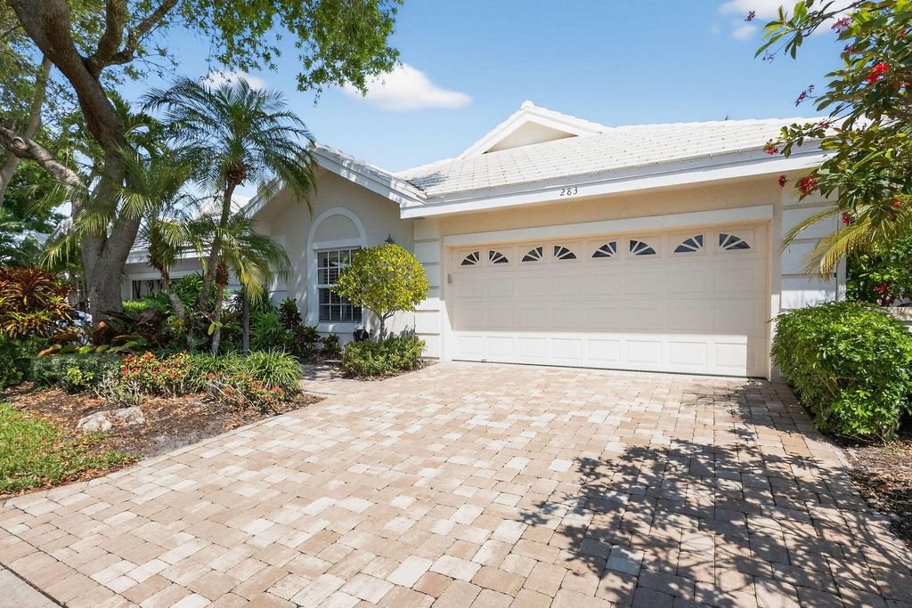 Photo of 283 Canterbury Drive W, Palm Beach Gardens, FL 33418 (MLS # B26007802)