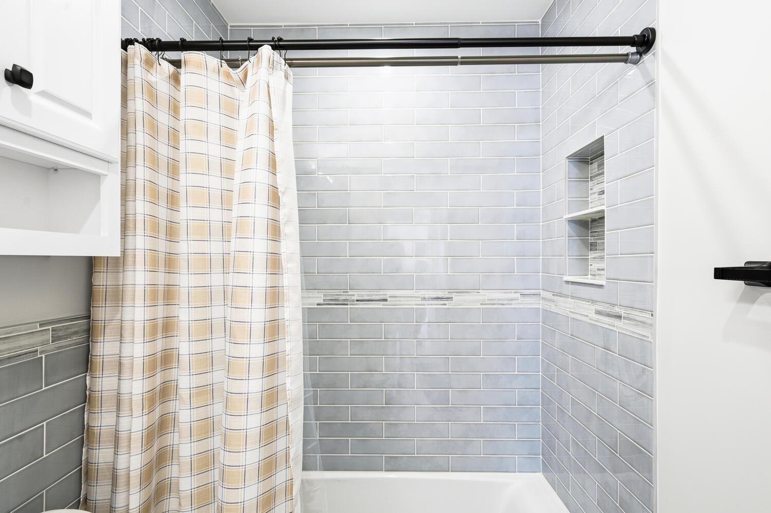 NORTH ANDREWS GARDENS 2ND - Residential Lease