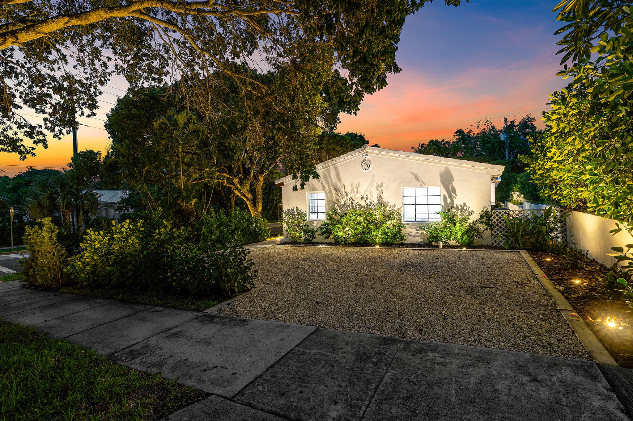 FLAMINGO PARK - Residential Lease