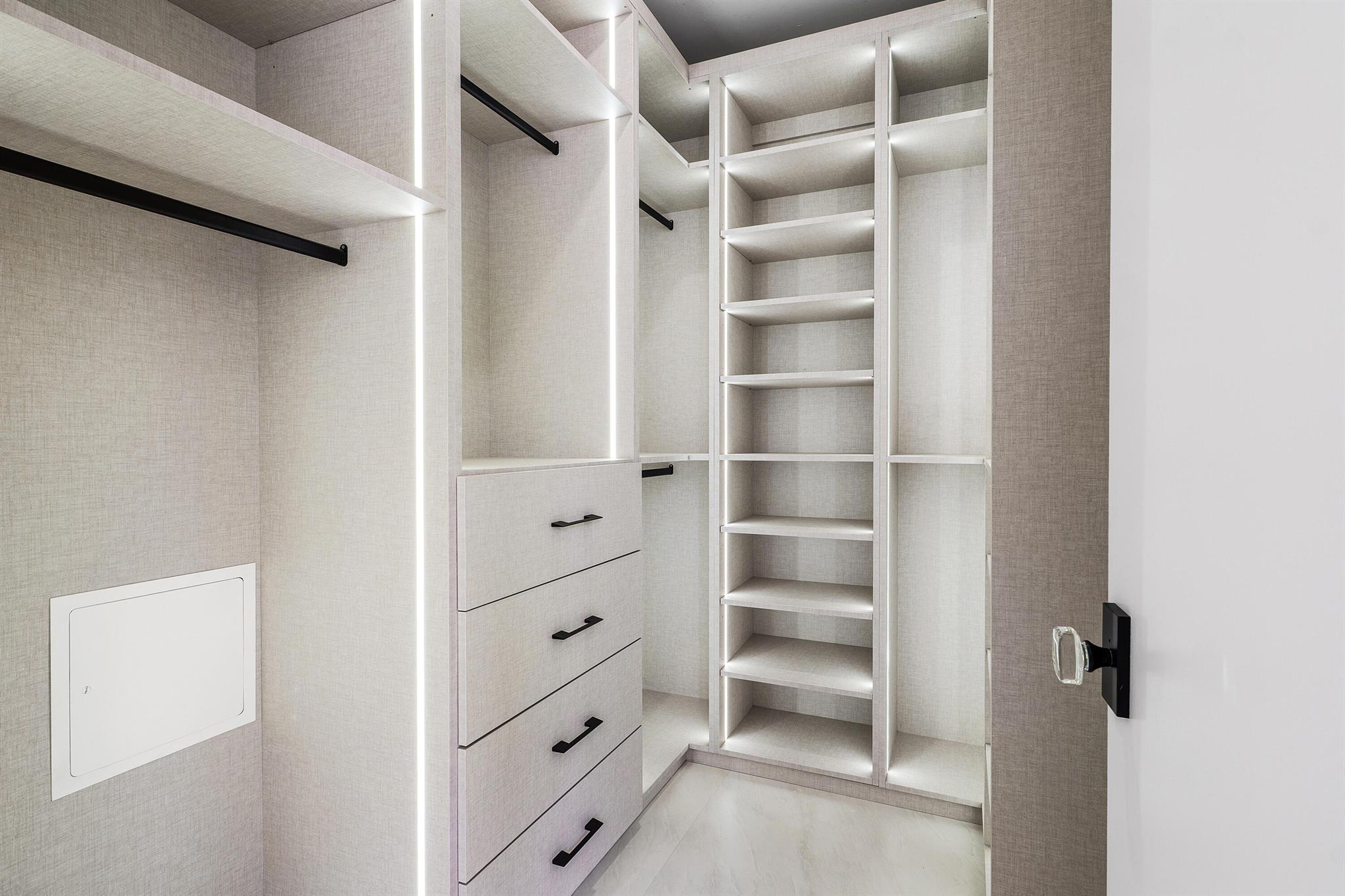 FLAMINGO PARK - Residential Lease