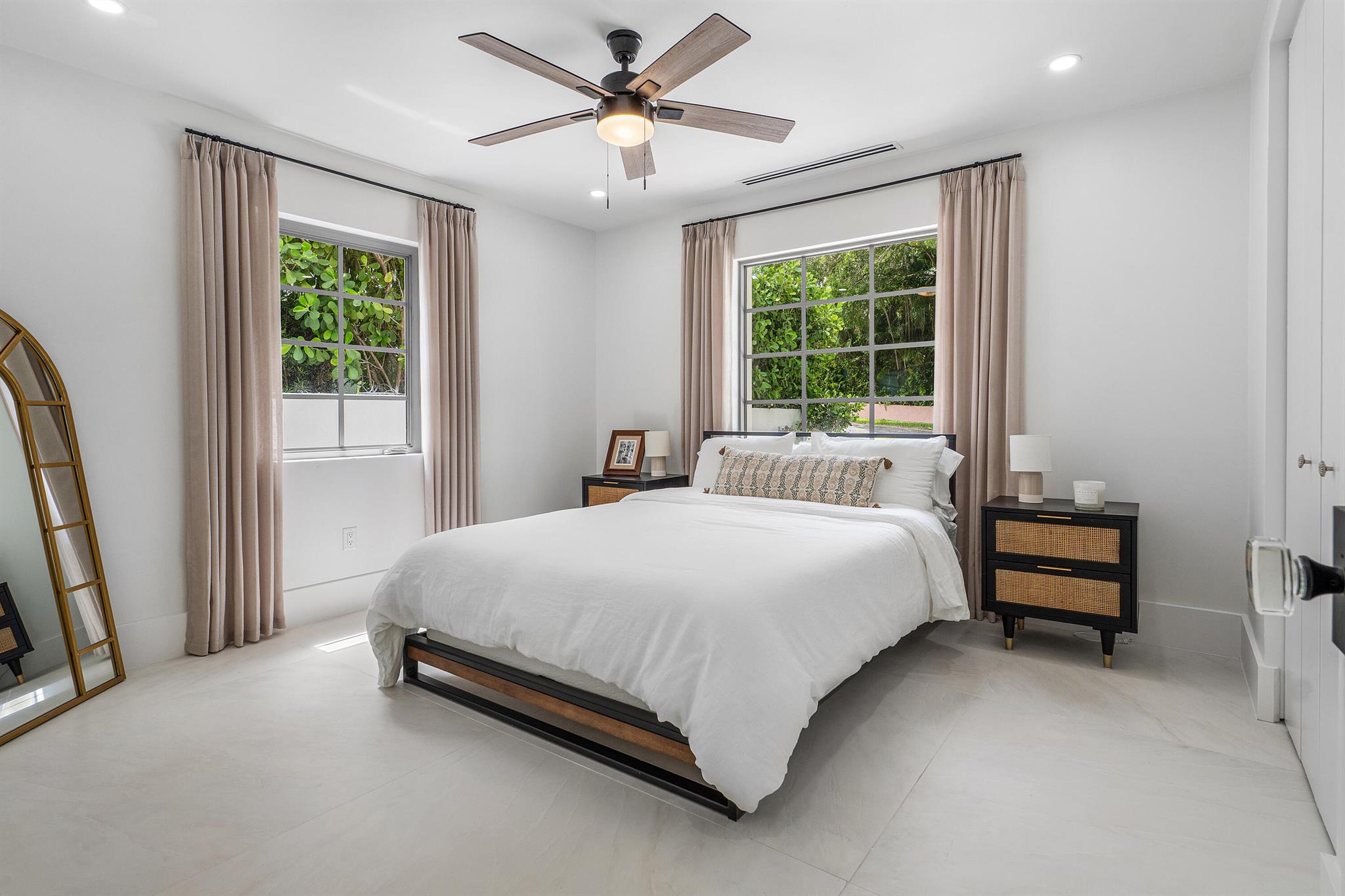 FLAMINGO PARK - Residential Lease