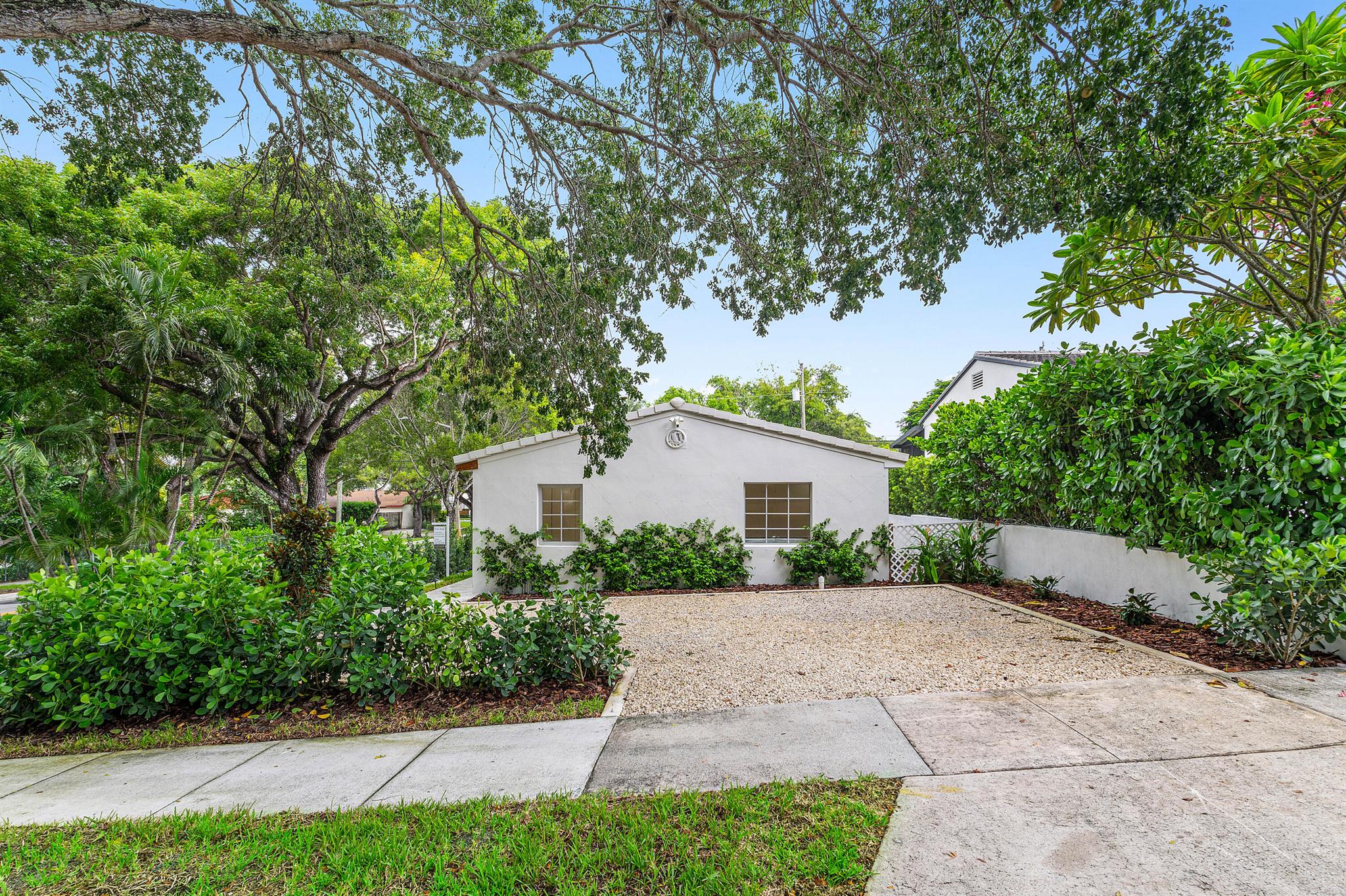 FLAMINGO PARK - Residential Lease