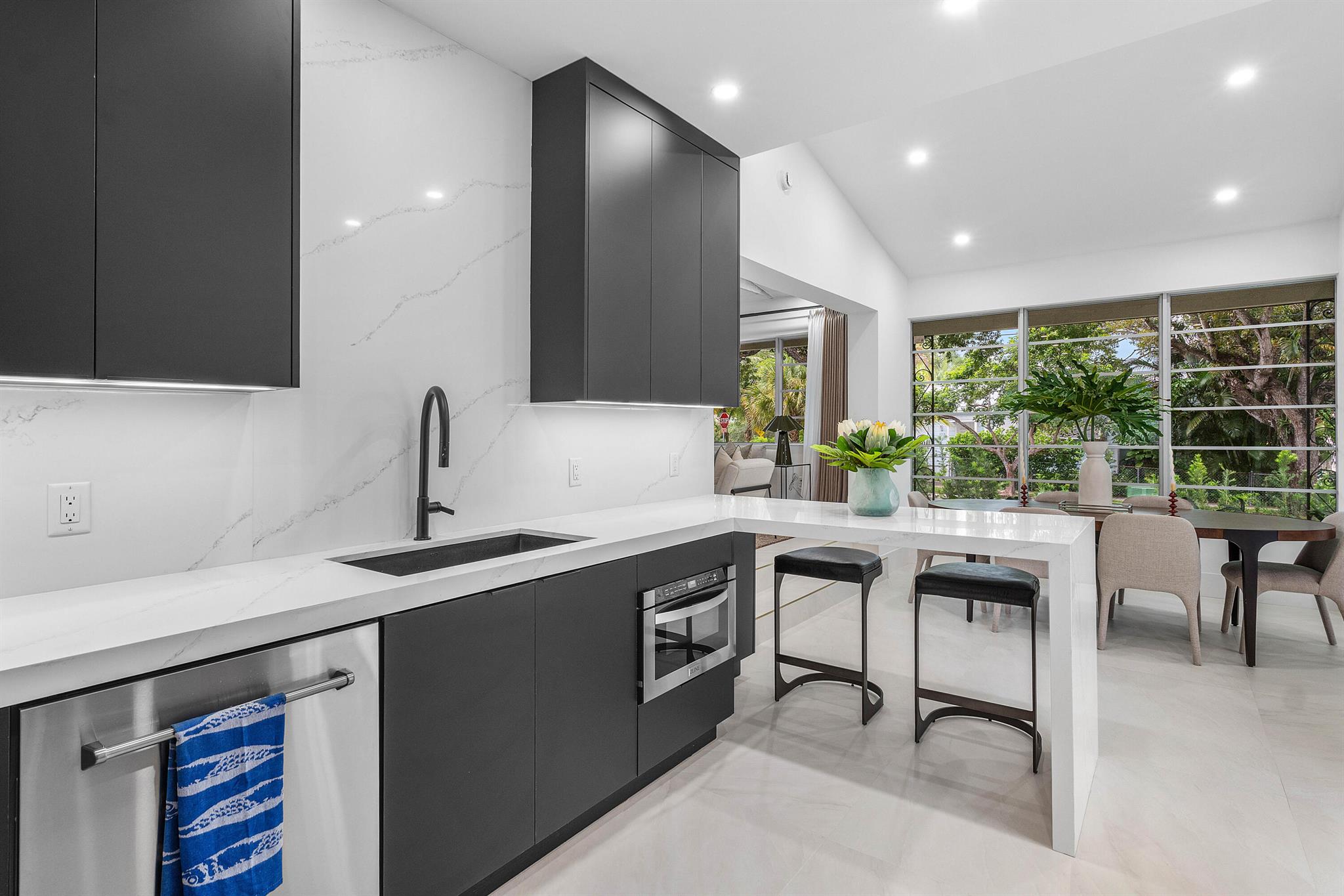 FLAMINGO PARK - Residential Lease