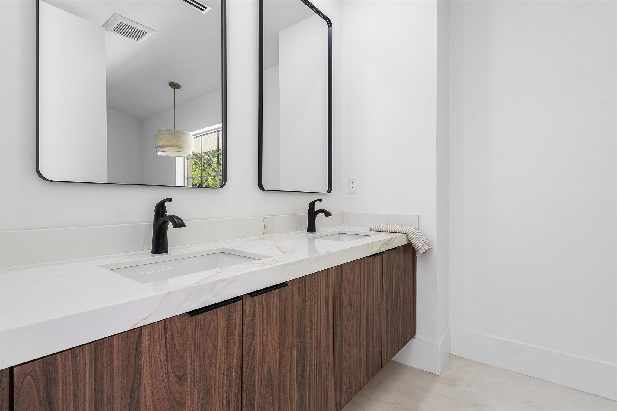 FLAMINGO PARK - Residential Lease