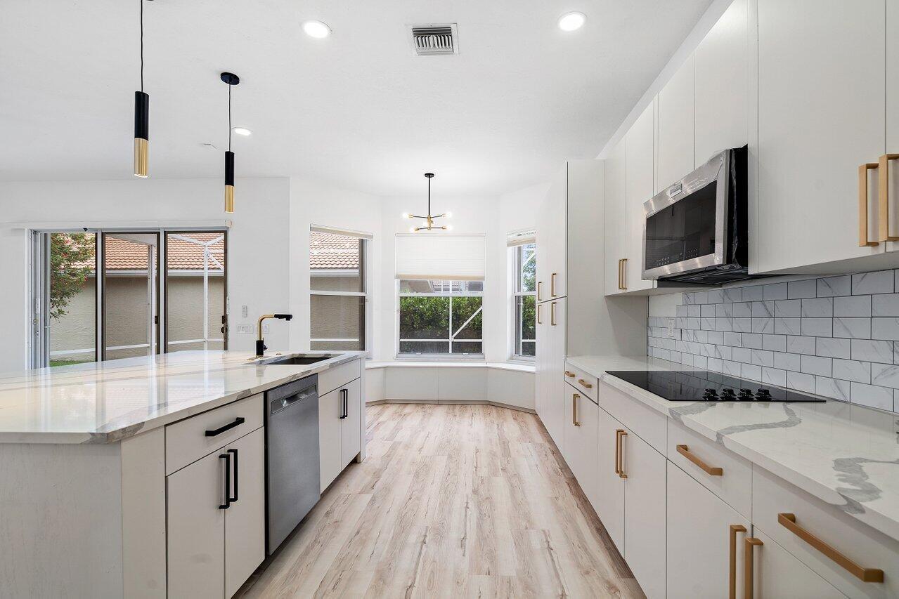 VALENCIA LAKES 3 - Residential