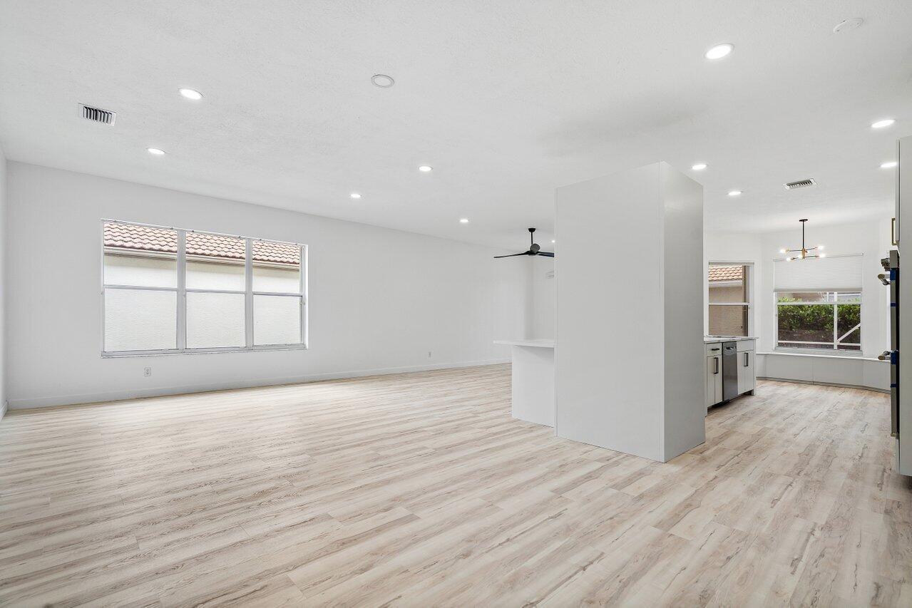 VALENCIA LAKES 3 - Residential