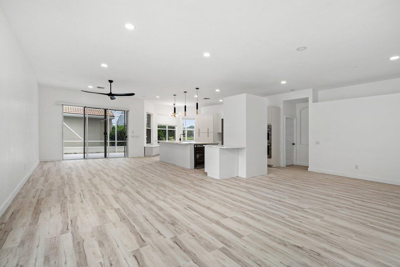 VALENCIA LAKES 3 - Residential