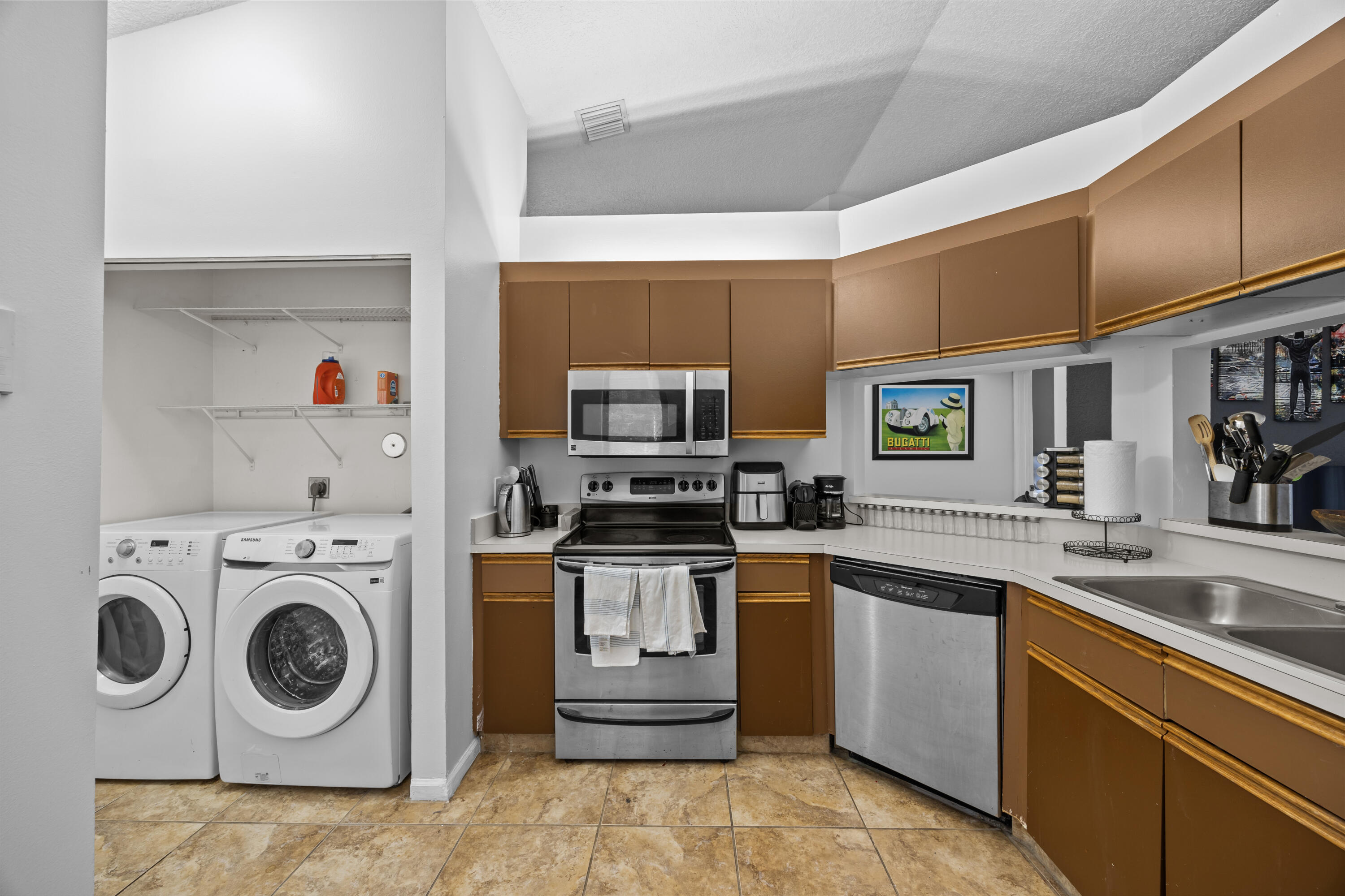 SOUTH LAKE CONDO - Residential Lease