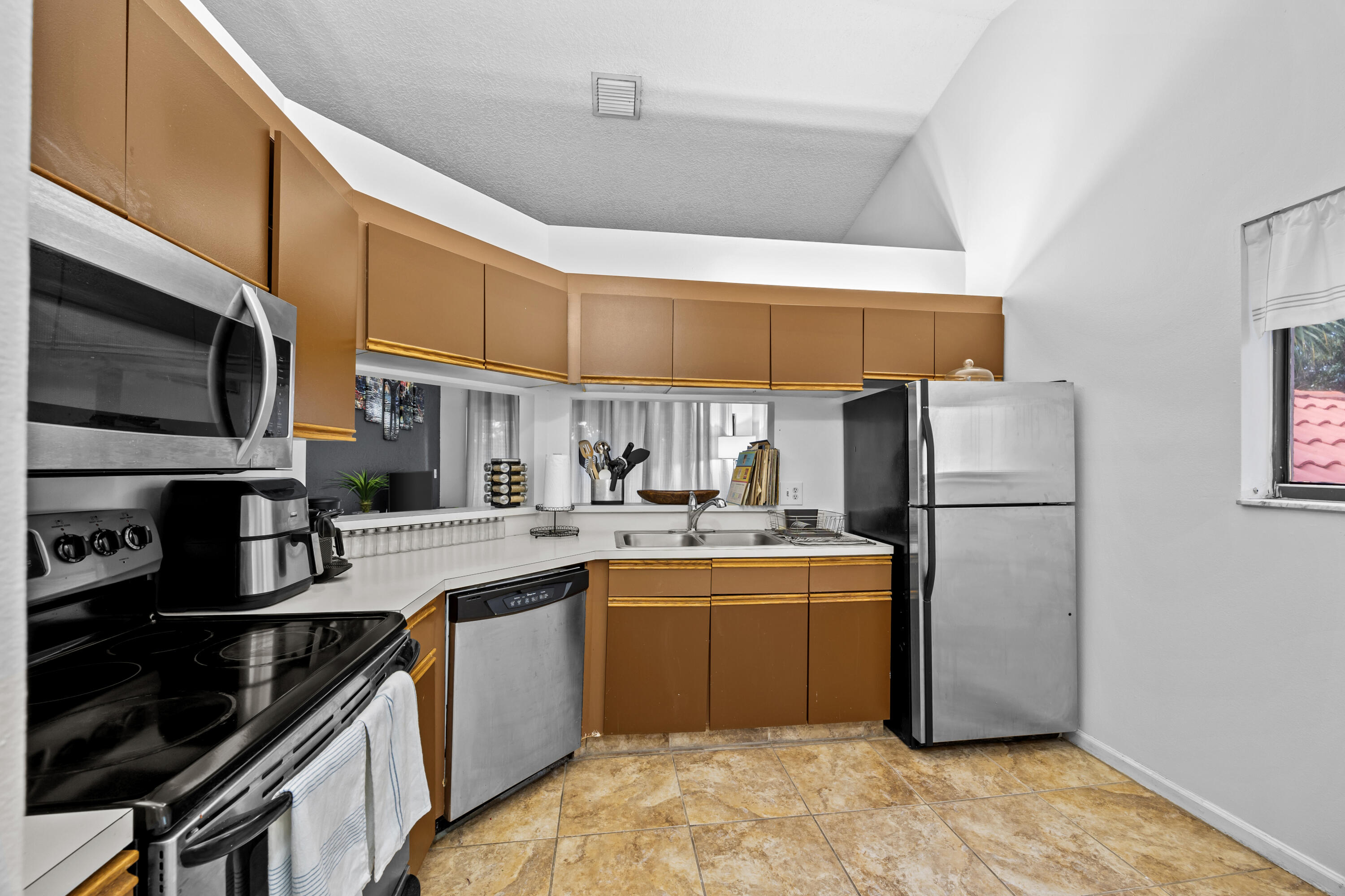 SOUTH LAKE CONDO - Residential Lease