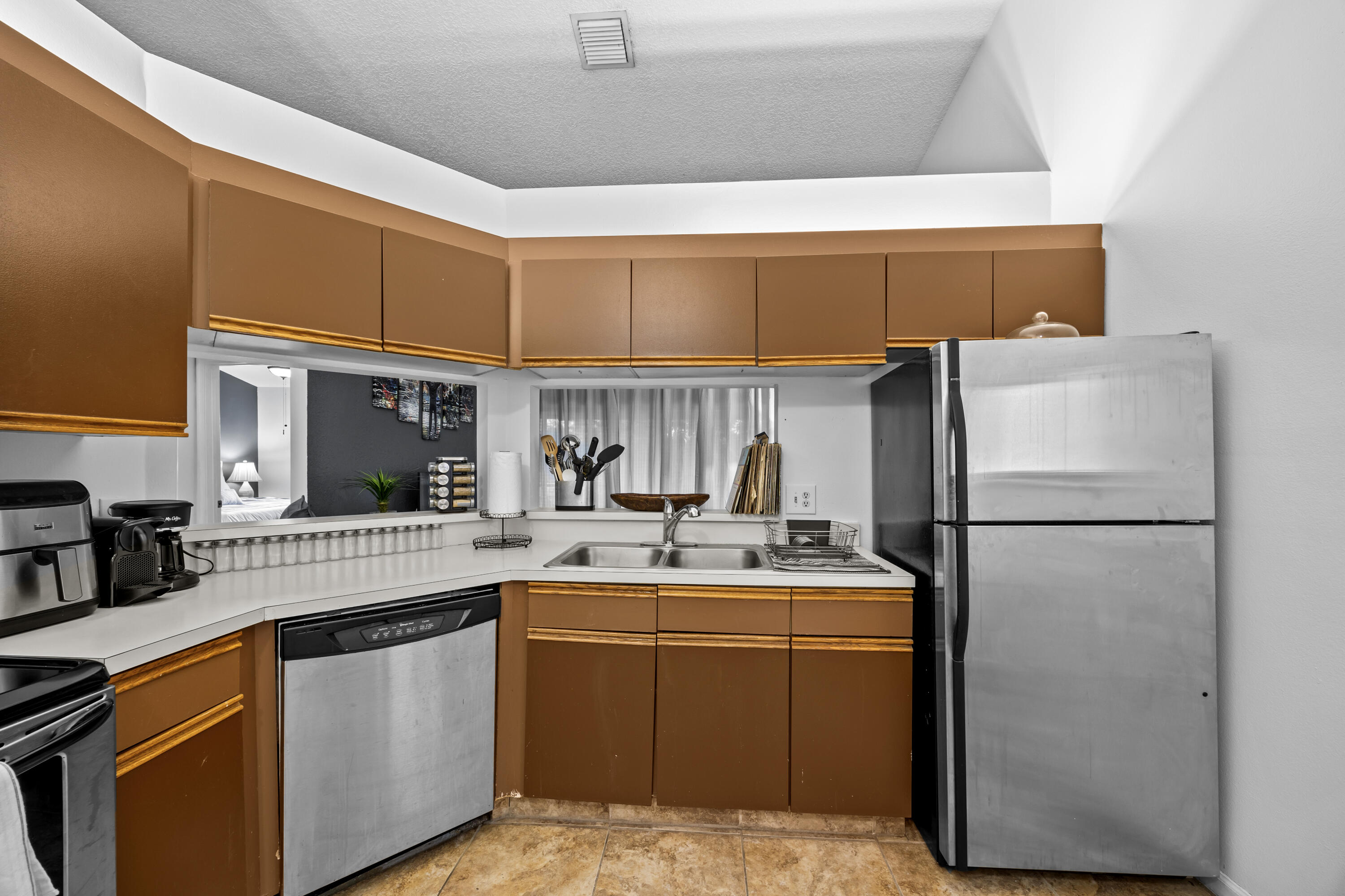 SOUTH LAKE CONDO - Residential Lease