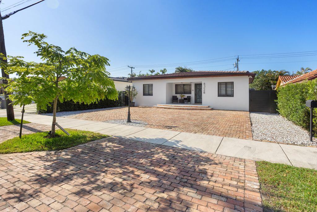 4328 SW 9th Terrace
