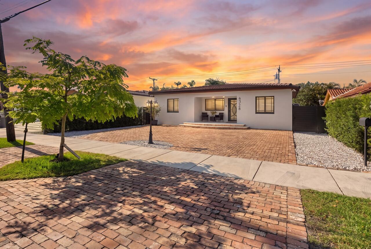 AMD PL OF TAMIAMI GROVES - Residential
