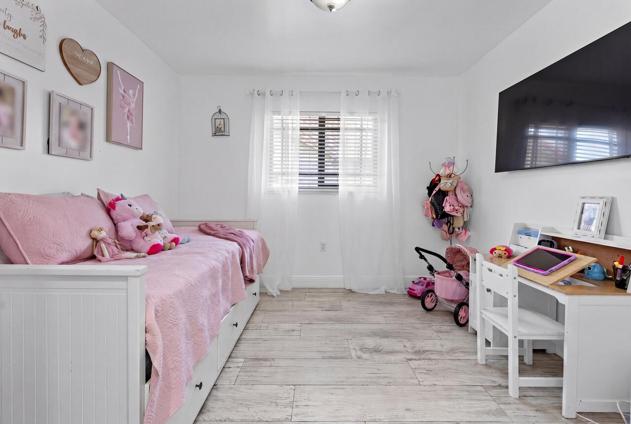 AMD PL OF TAMIAMI GROVES - Residential