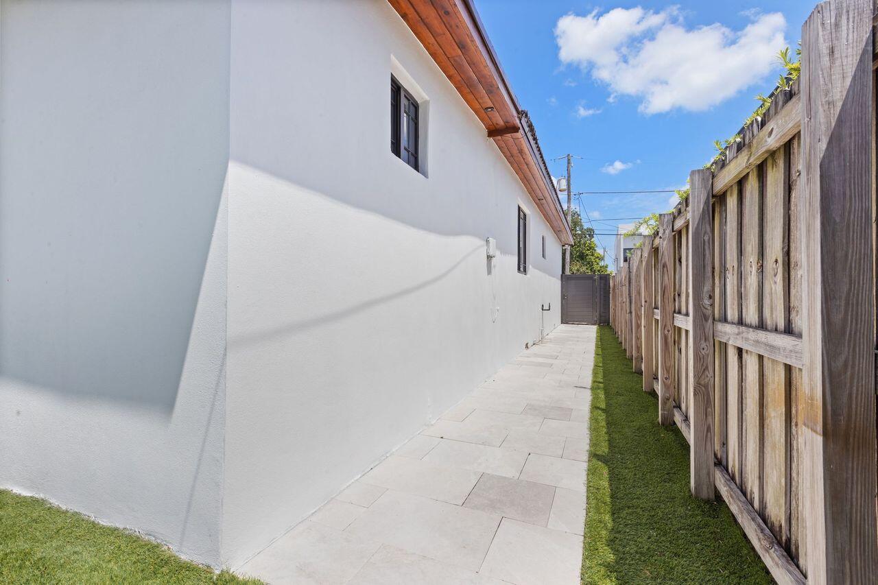 AMD PL OF TAMIAMI GROVES - Residential