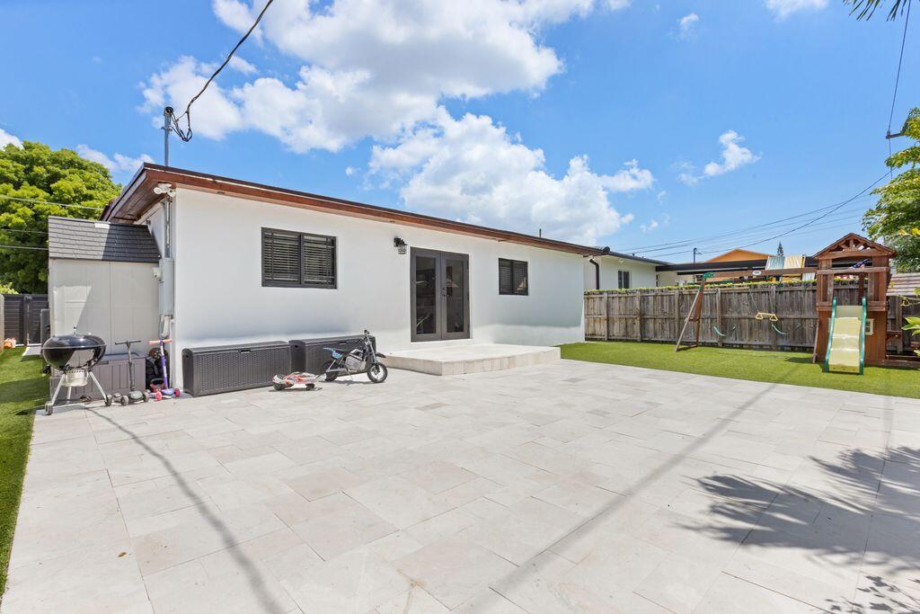 AMD PL OF TAMIAMI GROVES - Residential