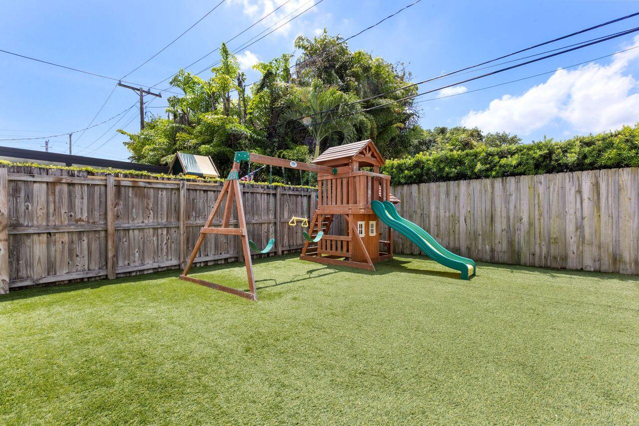 AMD PL OF TAMIAMI GROVES - Residential