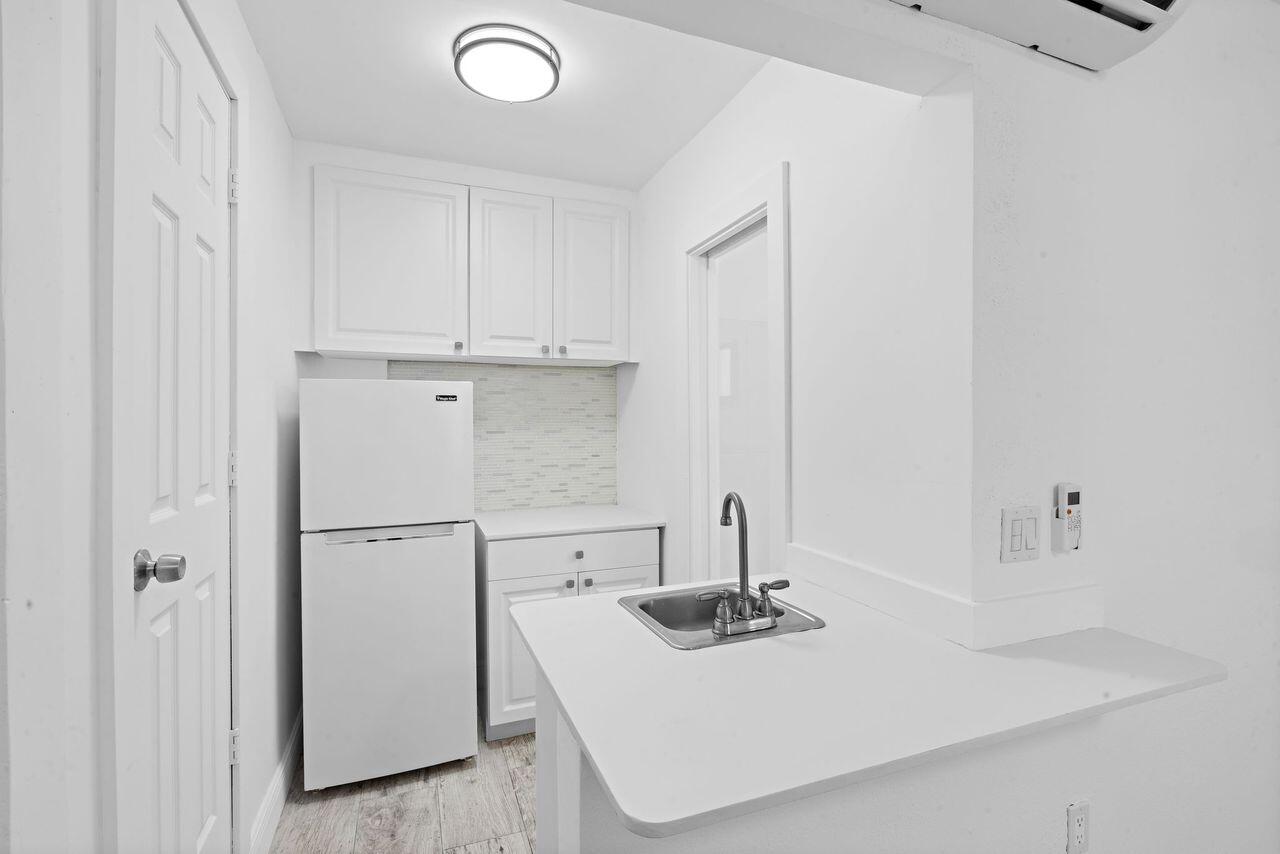 AMD PL OF TAMIAMI GROVES - Residential