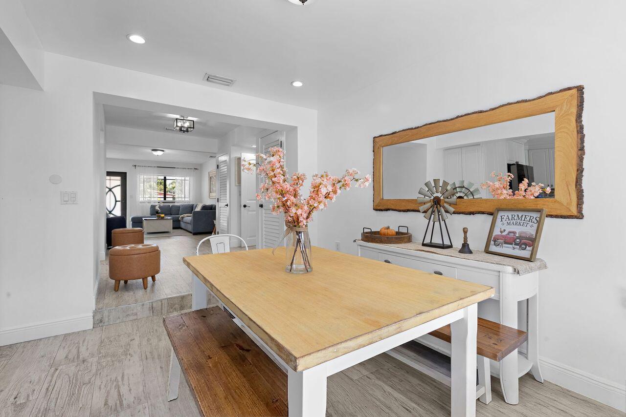 AMD PL OF TAMIAMI GROVES - Residential