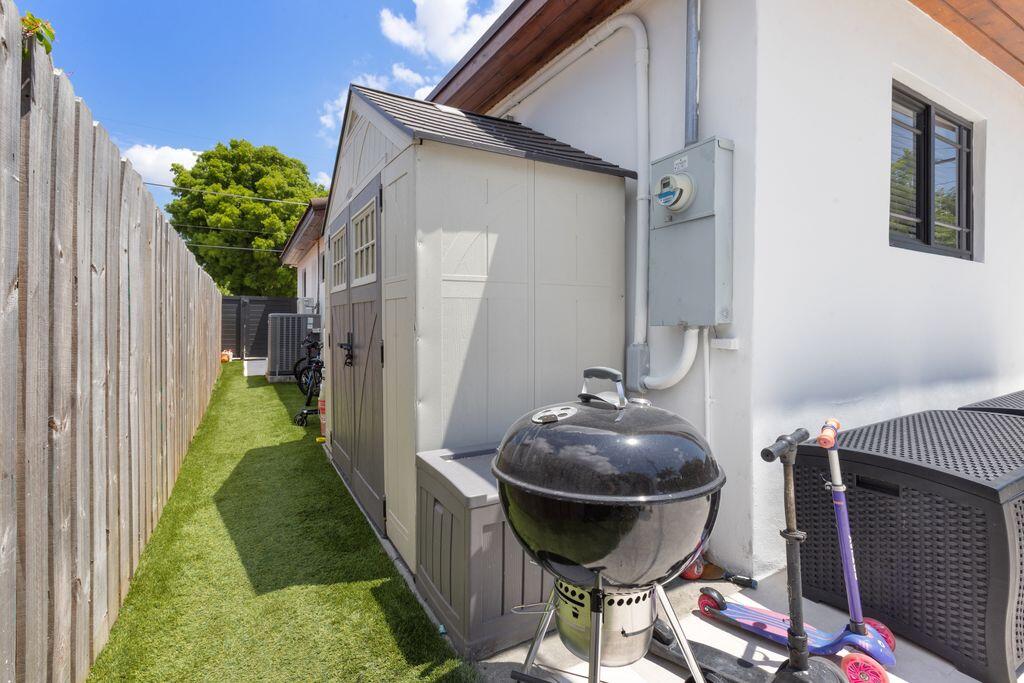 AMD PL OF TAMIAMI GROVES - Residential