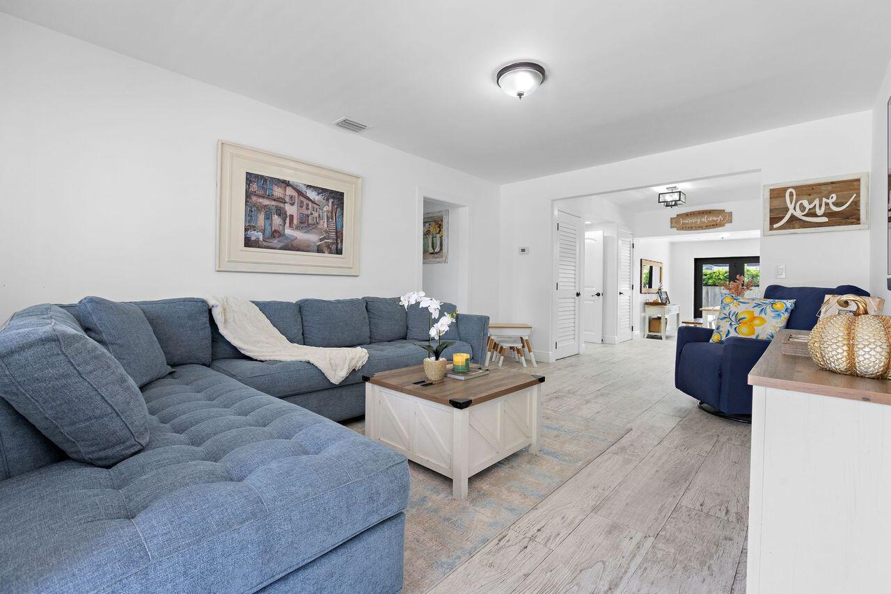 AMD PL OF TAMIAMI GROVES - Residential