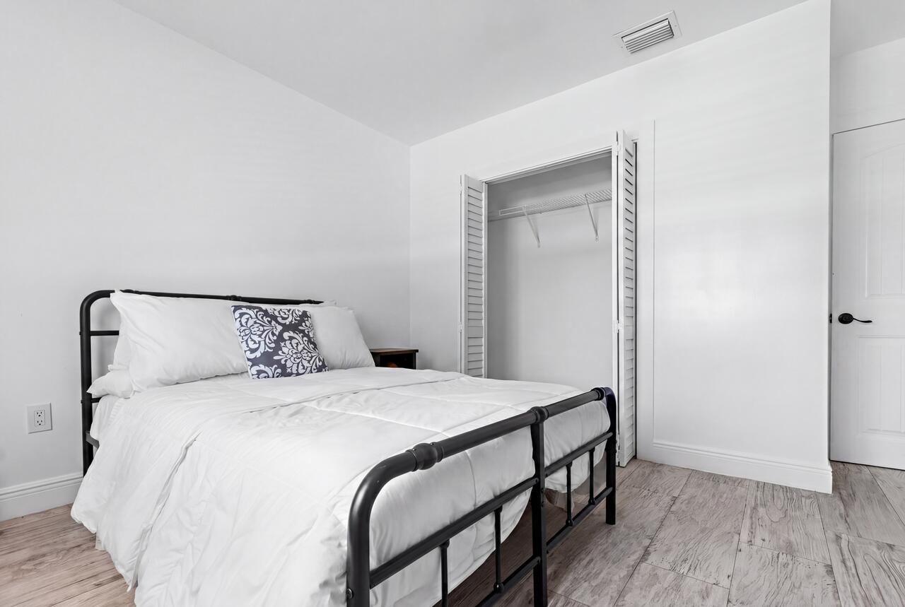 AMD PL OF TAMIAMI GROVES - Residential