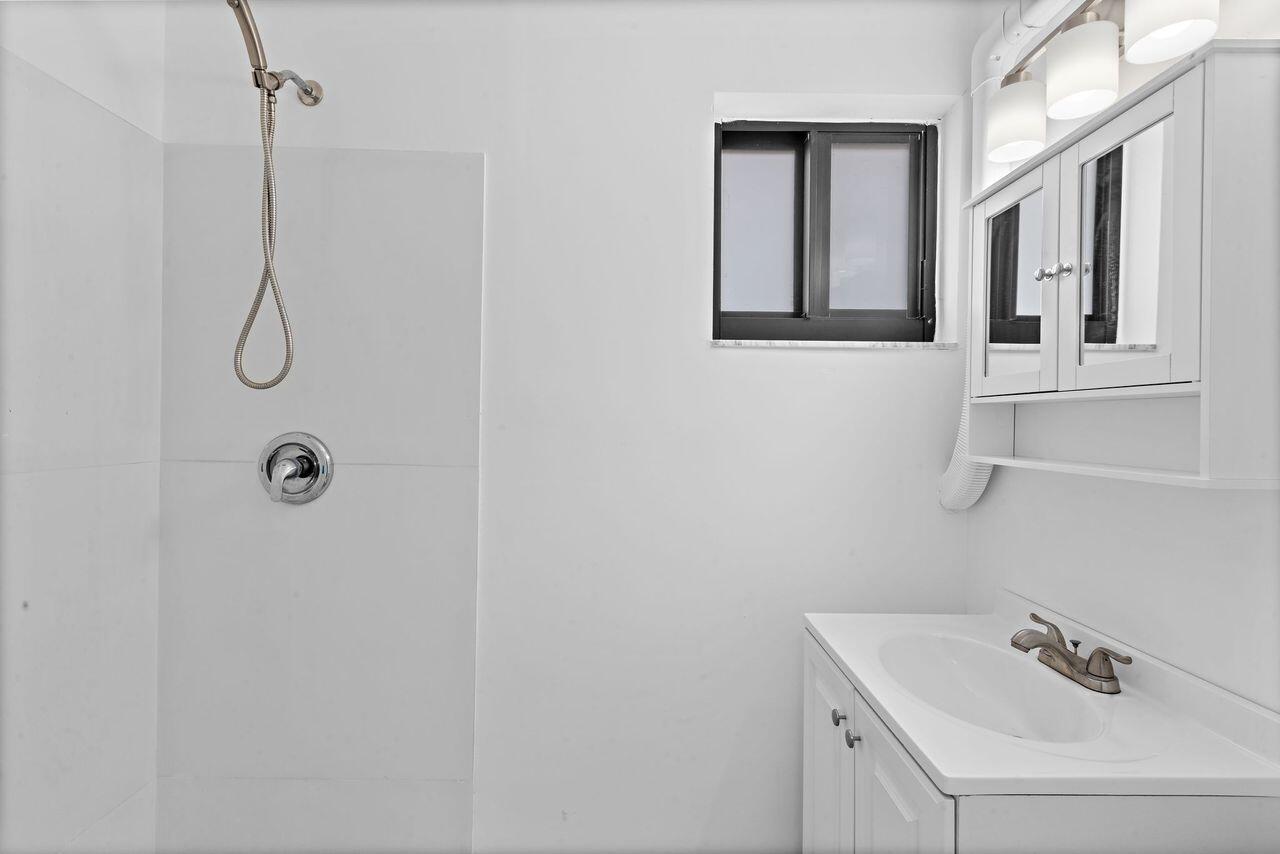 AMD PL OF TAMIAMI GROVES - Residential