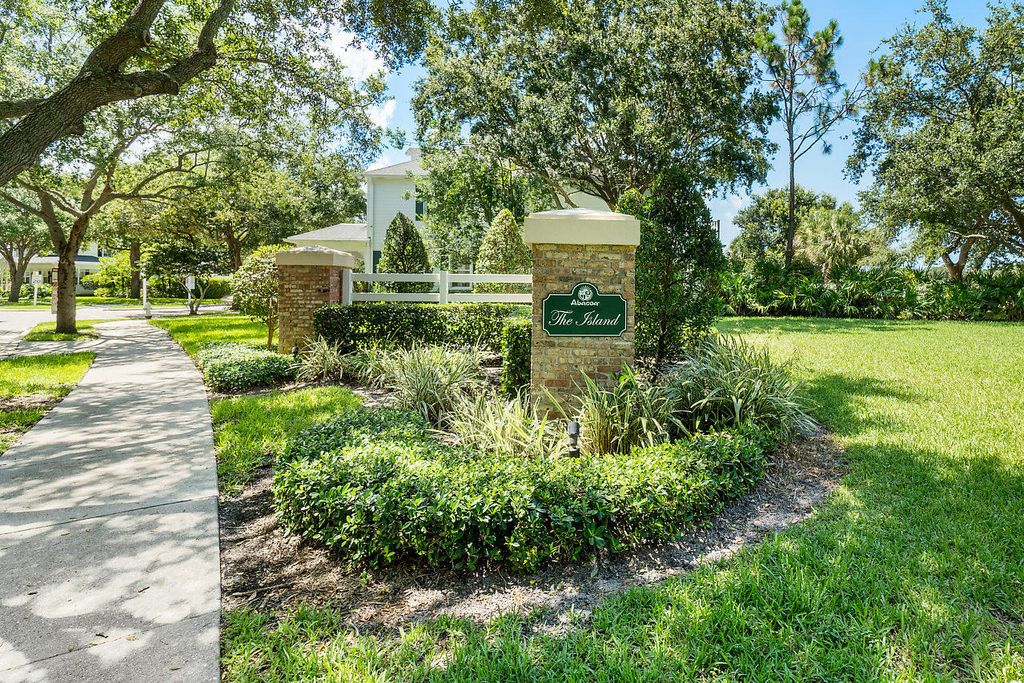 Photo of 242 Grenada Drive, Jupiter, FL 33458 (MLS # R10786902)