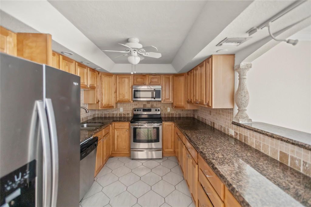 Photo of 3900 Oaks Clubhouse Drive #507, Pompano Beach, FL 33069 (MLS # F10540140)