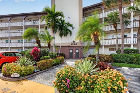 Tiny photo for 3201 Portofino Point #F1, Coconut Creek, FL 33066 (MLS # B26020142)