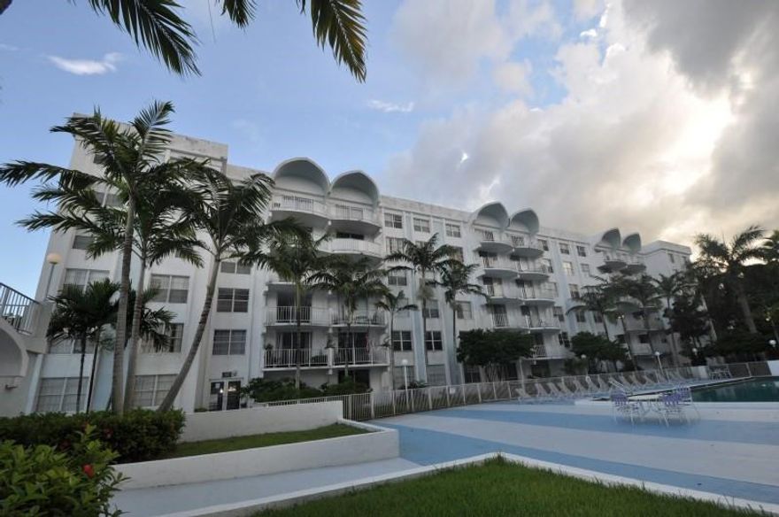 *** PLEASE READ ALL REMARKS & SEE ATTACHMENTS *** GREAT UNIT 2 BEDR, 2 BATH ON 5TH FLOOR IN ELEVATOR BUILDING. GUARD GATED COMMUNITY. TILE FLOORS, NEWER APPLIANCES. CLOSE TO MAJOR STREETS & HIGHWAYS, SHOPPING & MAJOR SCHOOLS. ALL THE AMENITIES: POOL, BASK ETBALL COURT, TENNIS COURT, EXERCISE ROOM AND CLUB HOUSE. WATER/SEWER INCLUDED IN RENT. ONE PET ALLOWED, MAXIMUM 40LBS - $250 NONREFUNDABLE PET FEE APPLIES. REQUIRES FIRST, LAST & SECURITY, CLEAN CRIMINAL RECORD & NO PAST EVICTION TO QUALIFY.