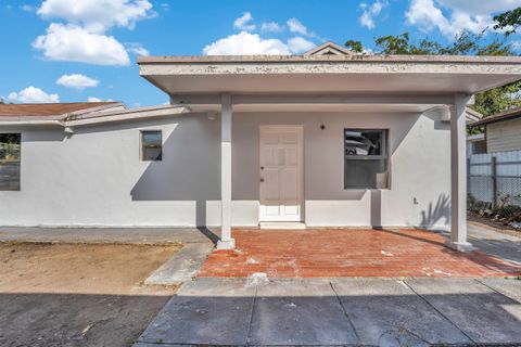 2428 NW 28th Street Rear Miami FL 33142