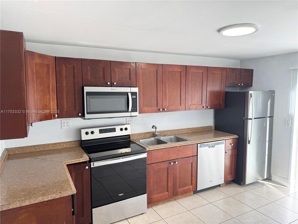 PLAYLAND ISLES - Residential Lease