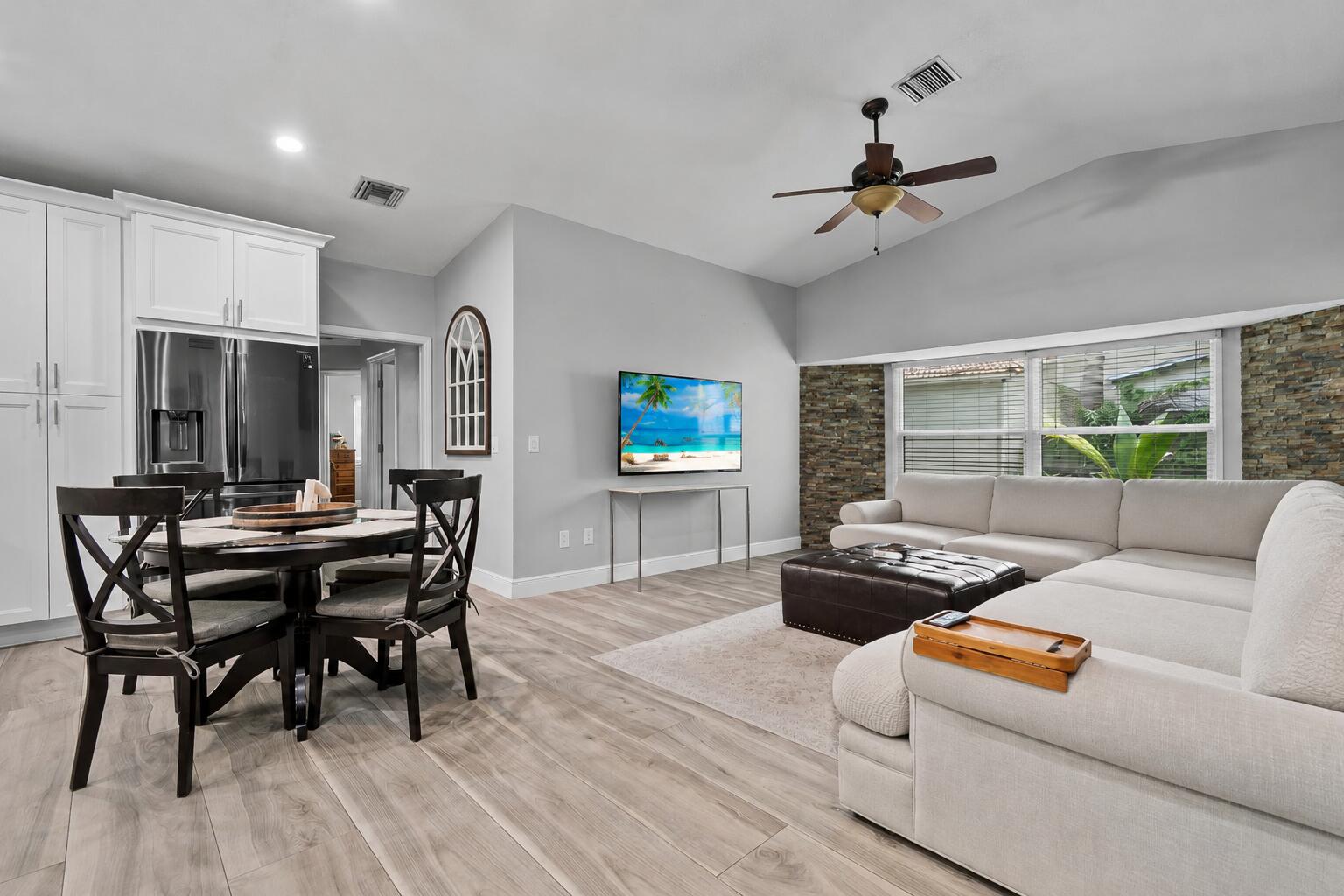 GREENVIEW SHORES 2 OF WELLINGTON - Residential