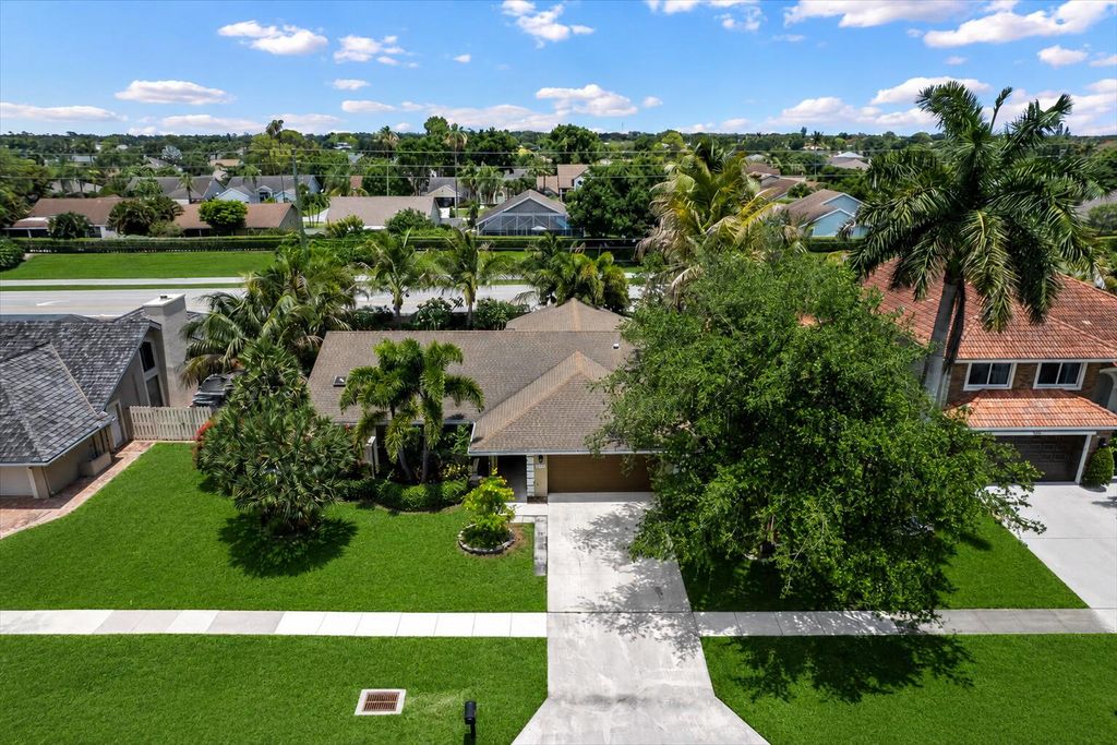 Photo of 1570 Farmington Avenue, Wellington, FL 33414 (MLS # B26033062)
