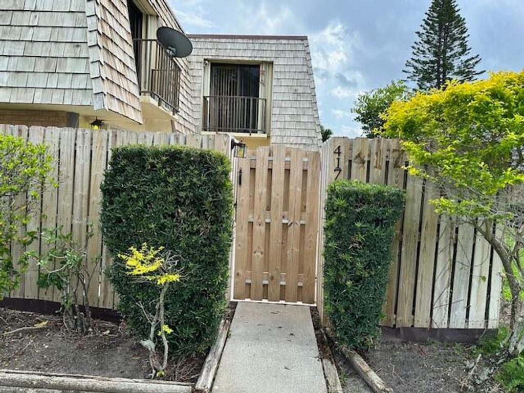 Photo of 417 Arabian Road, Palm Springs, FL 33461 (MLS # B26002829)