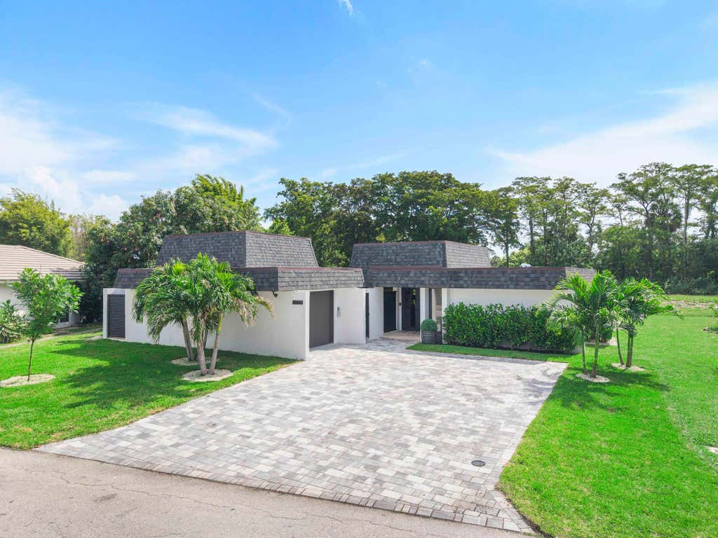 Photo of 4800 Queen Palm Lane, Tamarac, FL 33319 (MLS # B26045807)