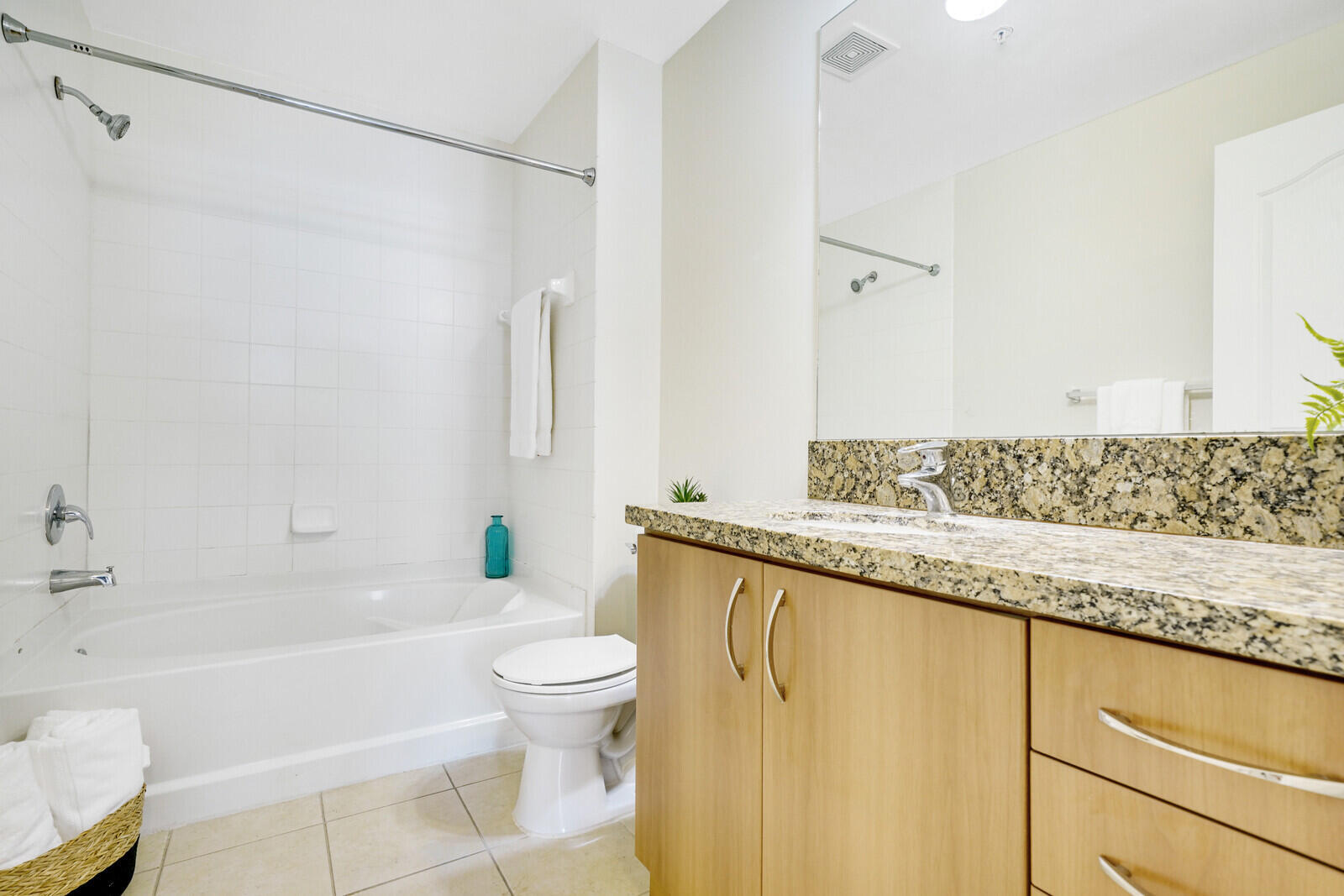 PINEAPPLE GROVE VILLAGE CONDO - Residential Lease