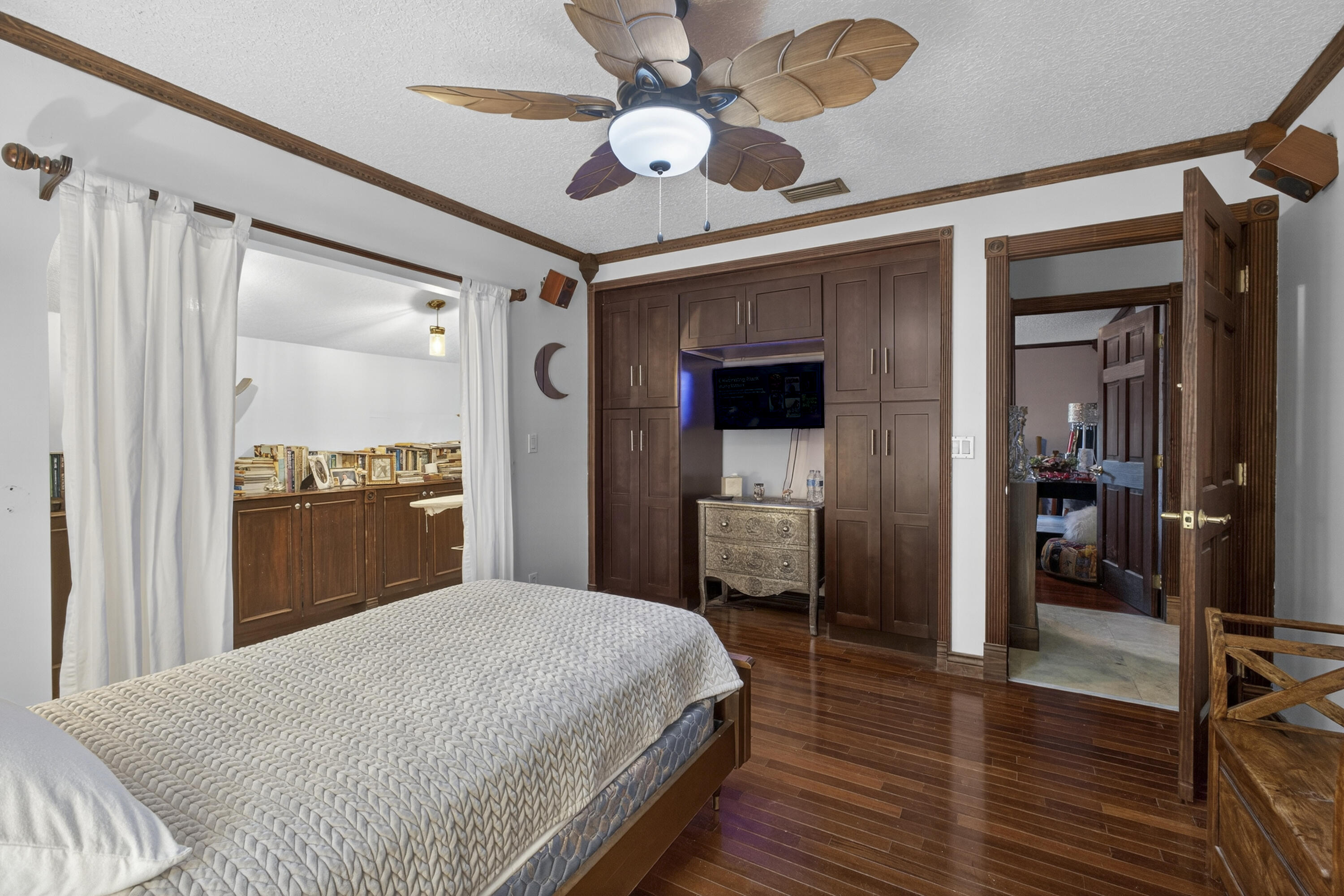 SUGAR POND MANOR - Residential