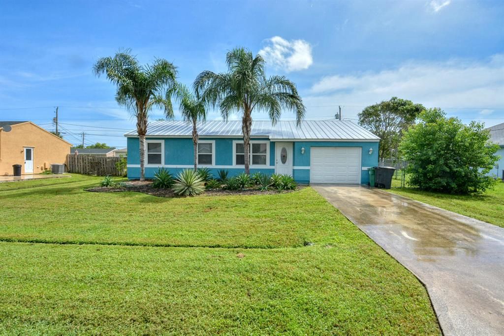 Photo of 2085 SE Heathwood Circle, Port Saint Lucie, FL 34953 (MLS # R10739676)
