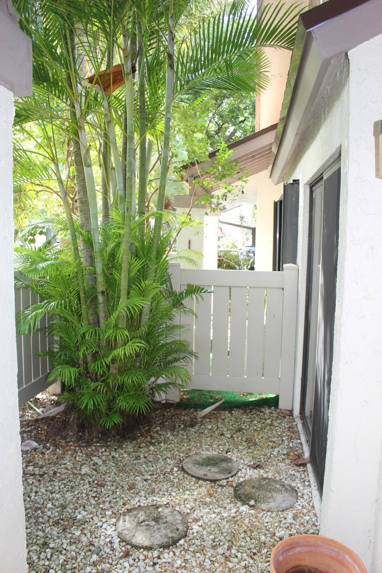 APPLEWOOD VILLAGE III-A CONDO - Residential