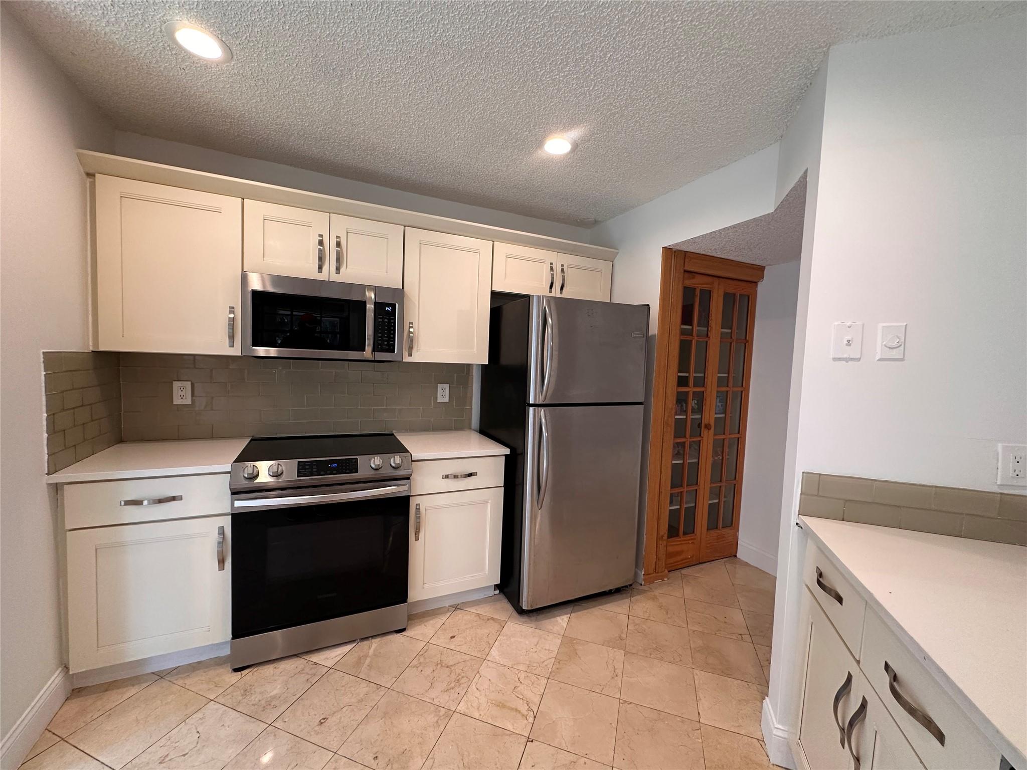 LAKEVIEW COURTS AT JACAR - Residential