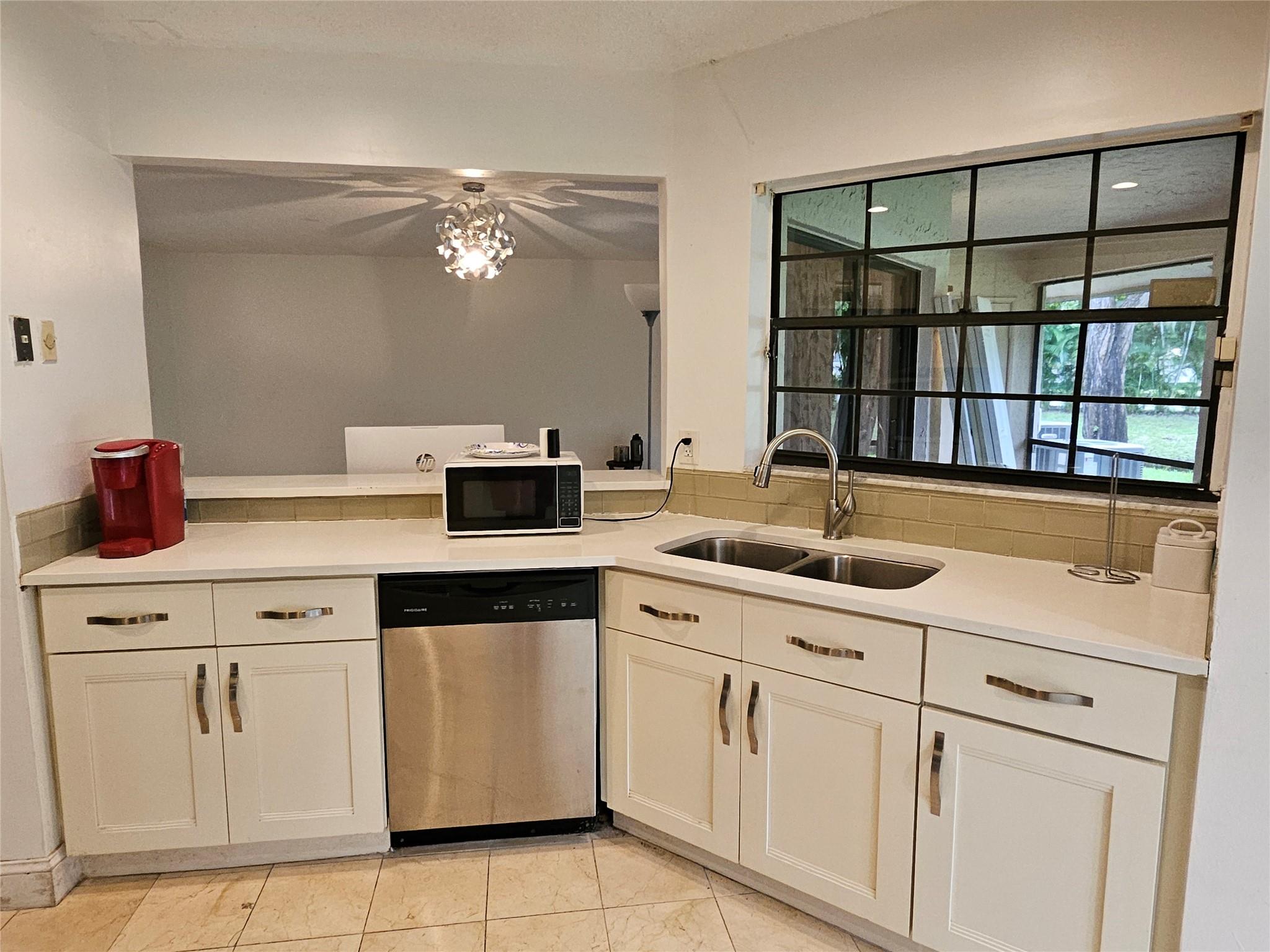 LAKEVIEW COURTS AT JACAR - Residential